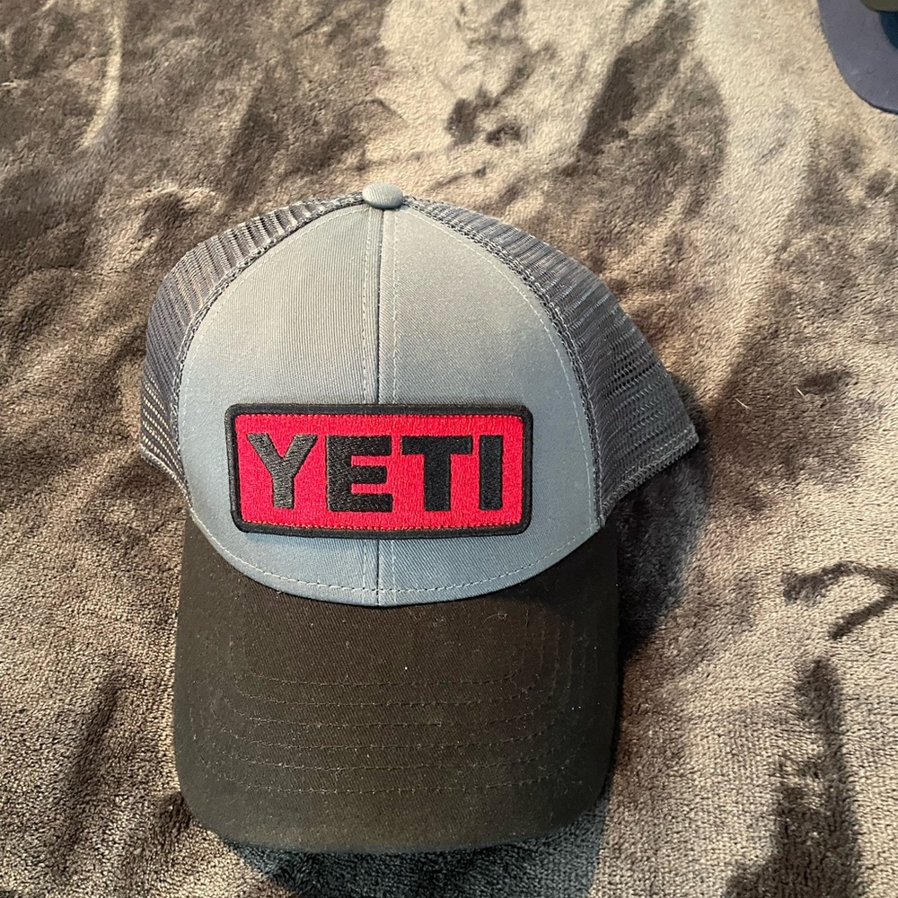YETI Two-Tone Cap with Red Logo